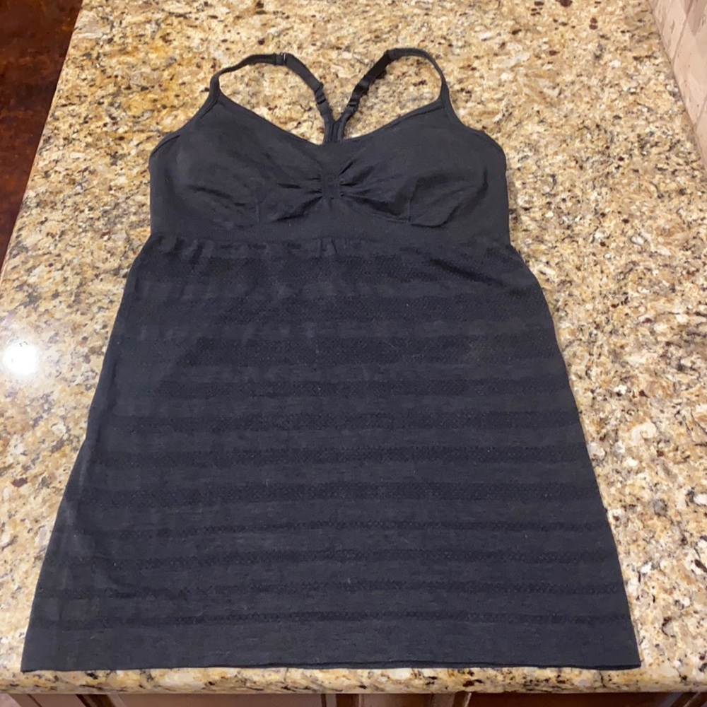 Lululemon tank with shelf bra size 6